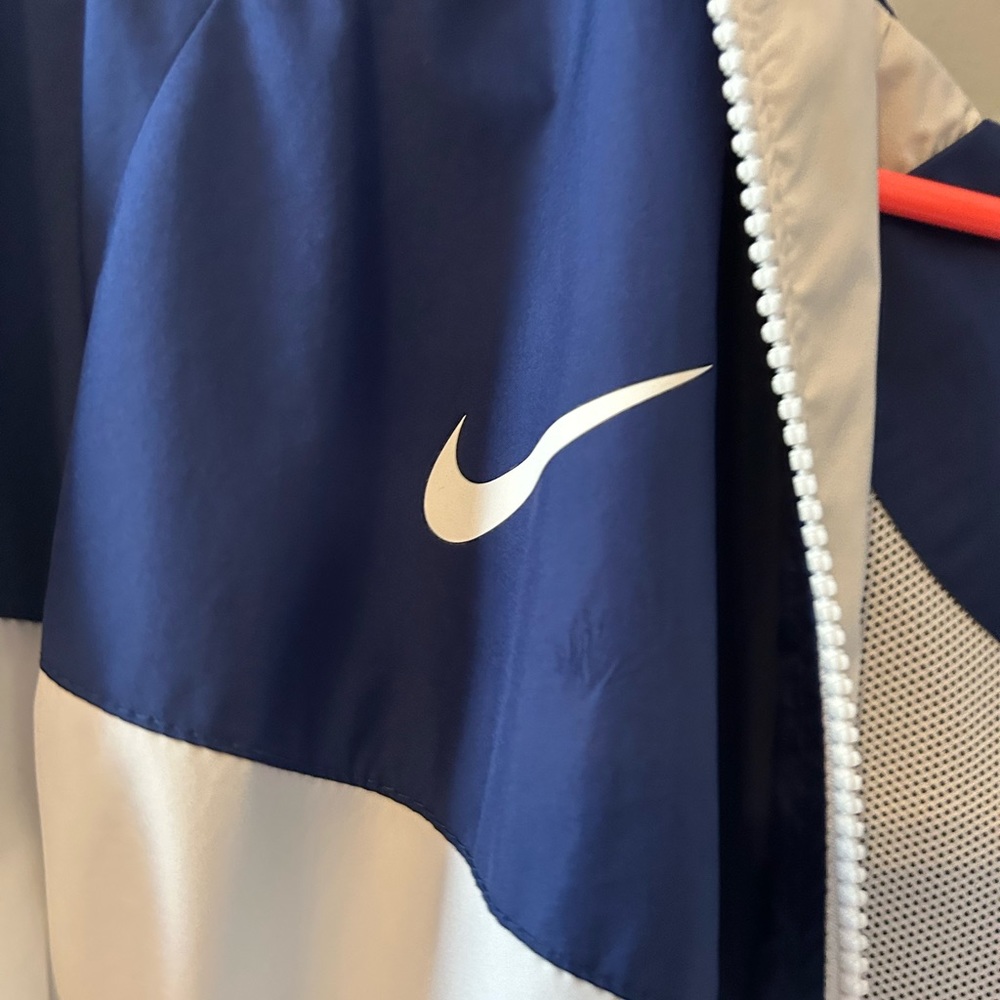 Windbreaker - Picture 4 of 4